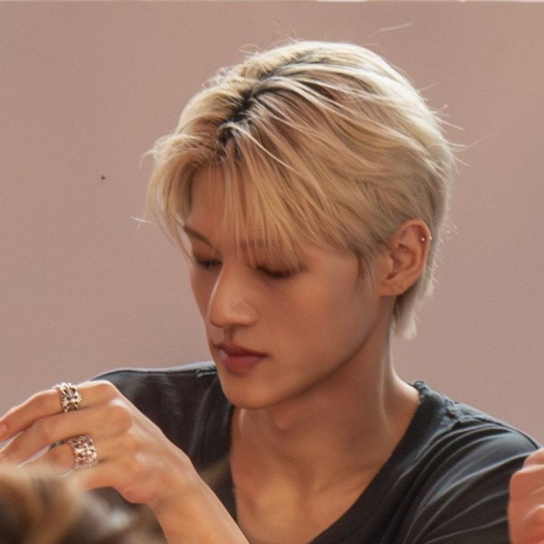 友榮 (ATEEZ)的最新活動照片