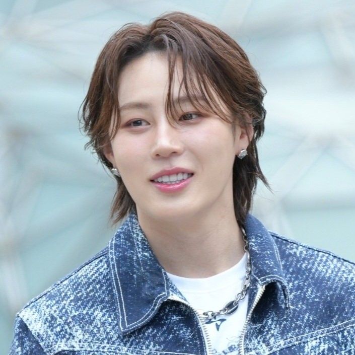 A moment captured by Ha Sungwoon's fan