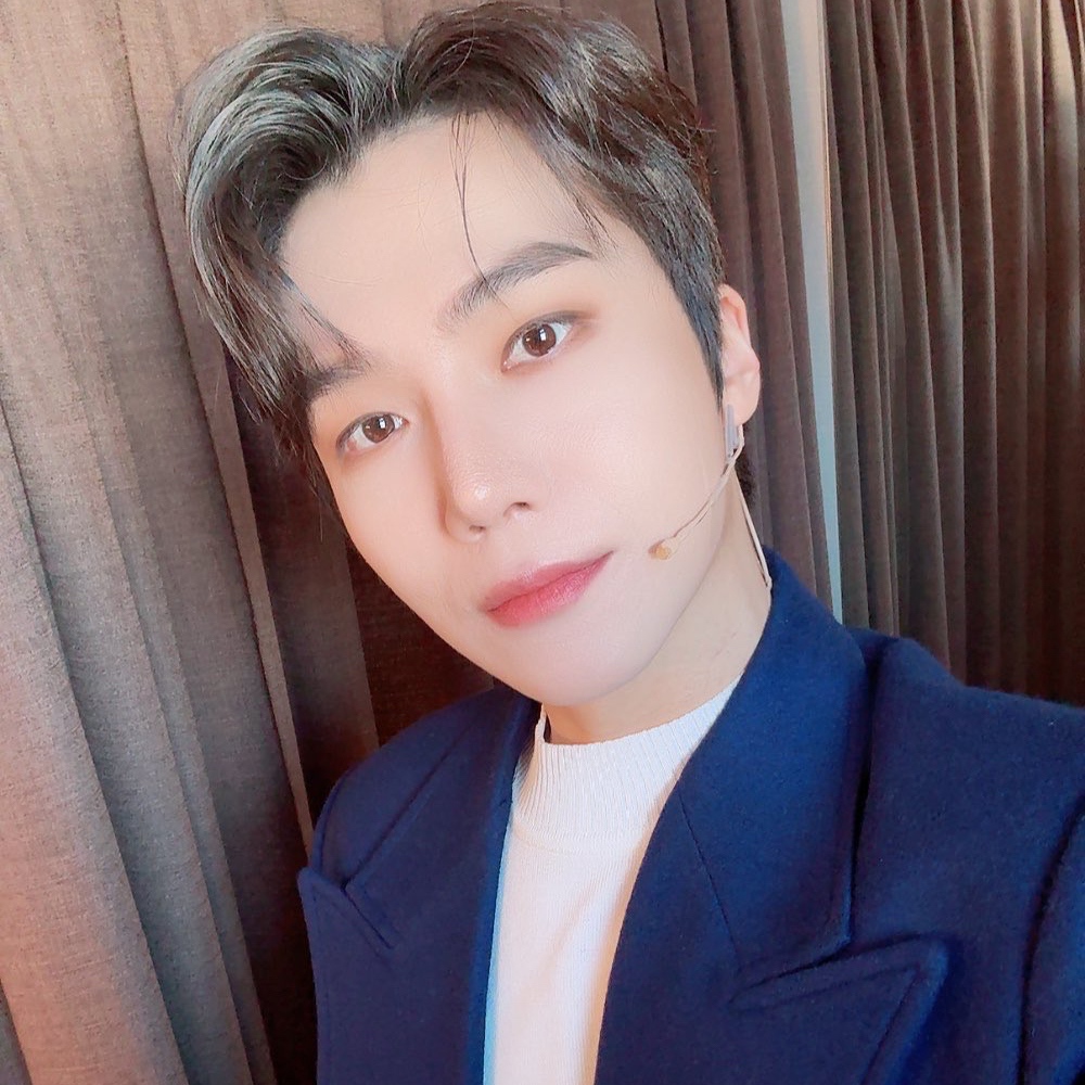 A moment captured by PENTAGON's fan