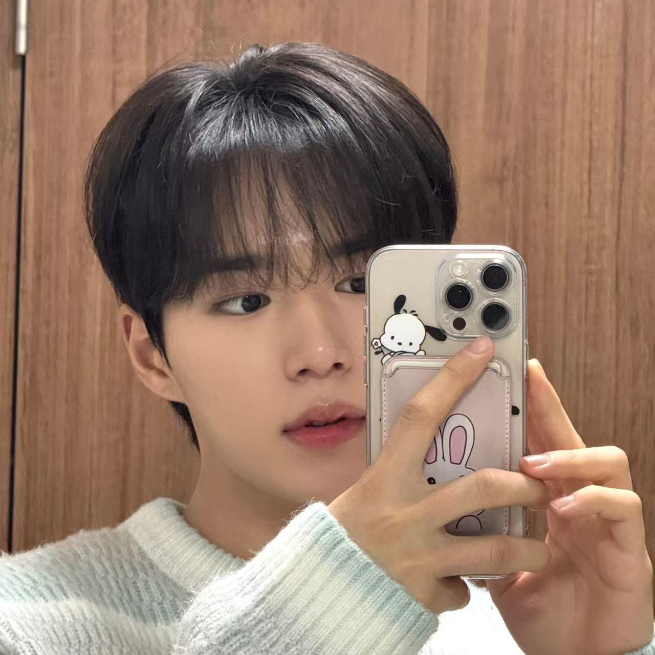 Behind-the-scenes cut of Kim Junseo (ALPHA DRIVE ONE)