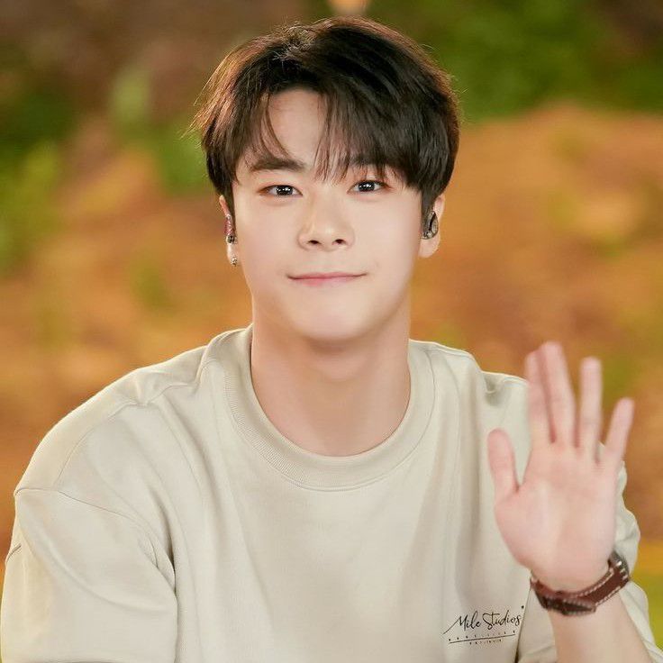 Behind-the-scenes cut of Moonbin (ASTRO)
