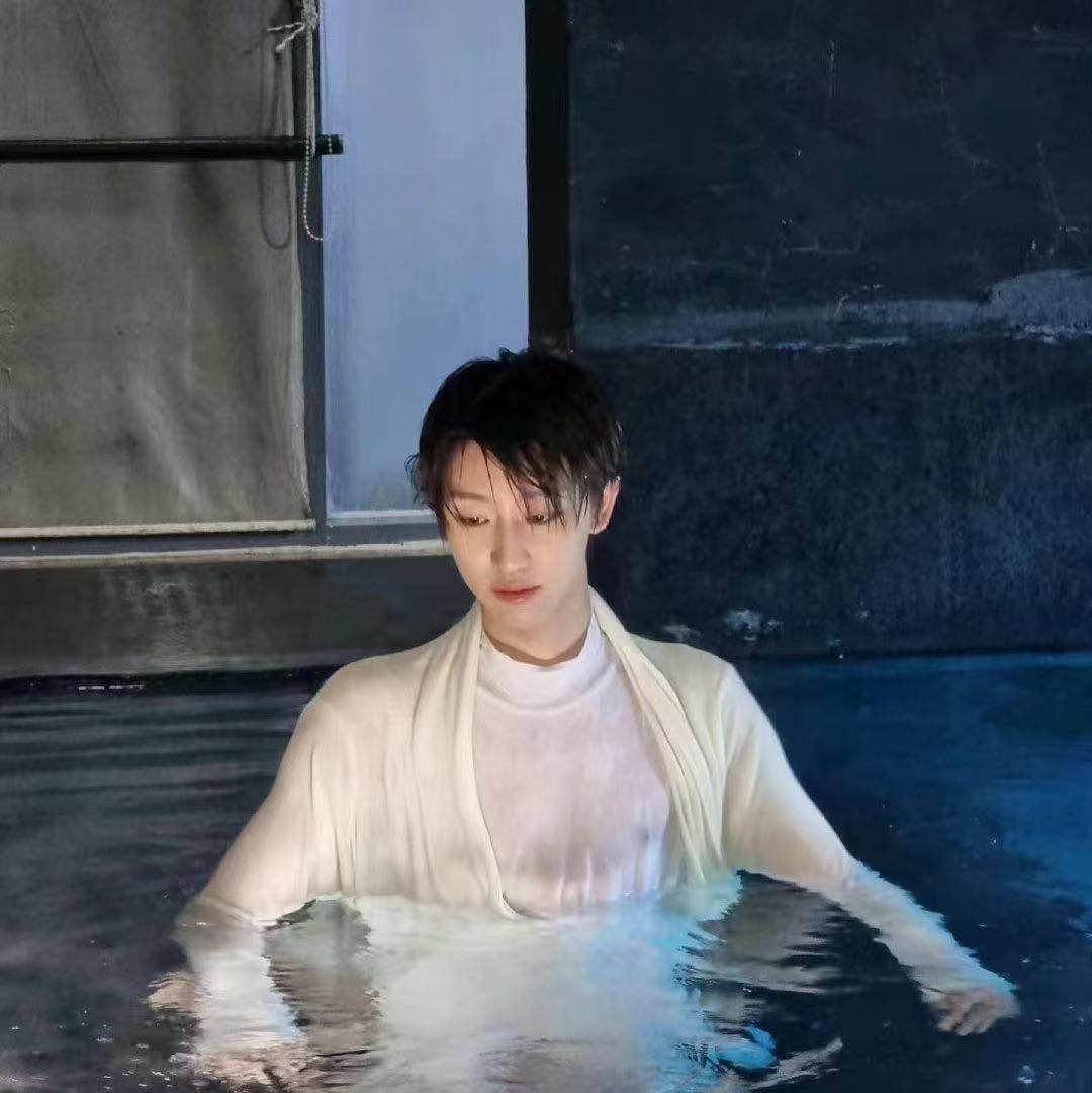 Behind-the-scenes cut of The 8 (SEVENTEEN)