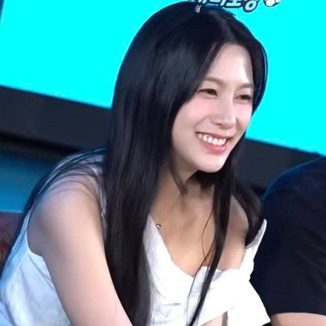 吴夏荣 (Apink)的最新活动照片
