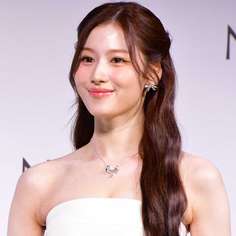 Sana (TWICE)的最新活動照片
