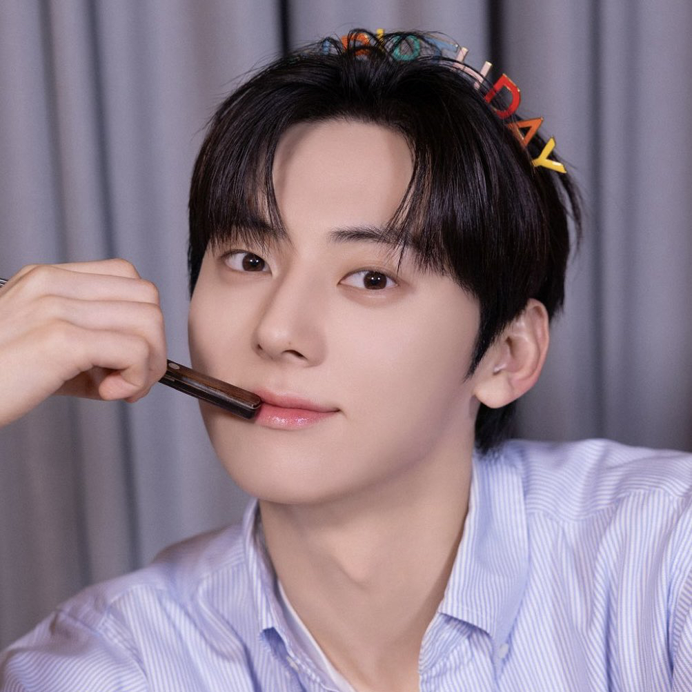 A moment captured by Hwang Minhyun's fan
