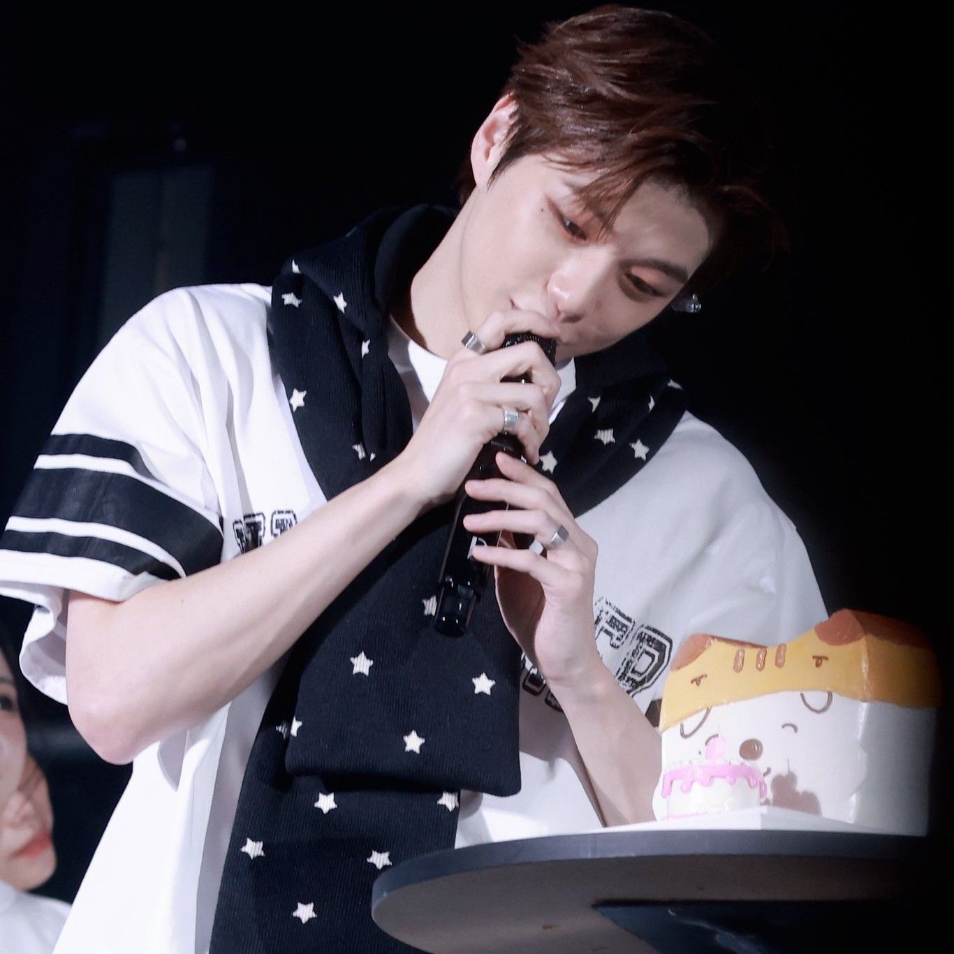 カン・ダニエルの舞台裏ショット