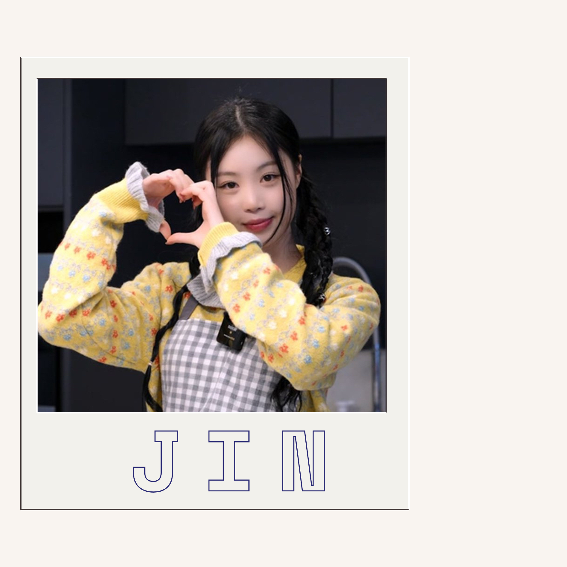 Behind-the-scenes cut of Soojin