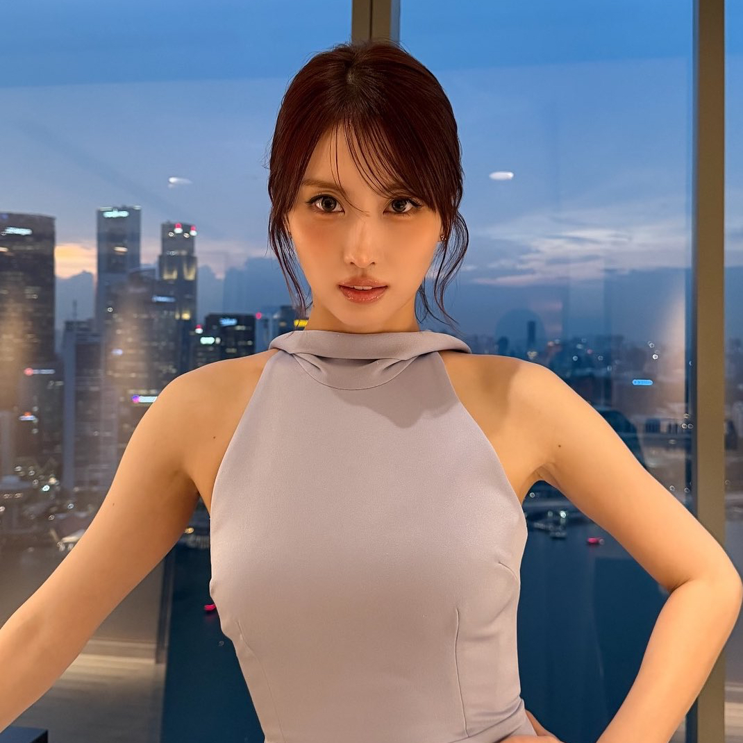 Behind-the-scenes cut of Momo (TWICE)