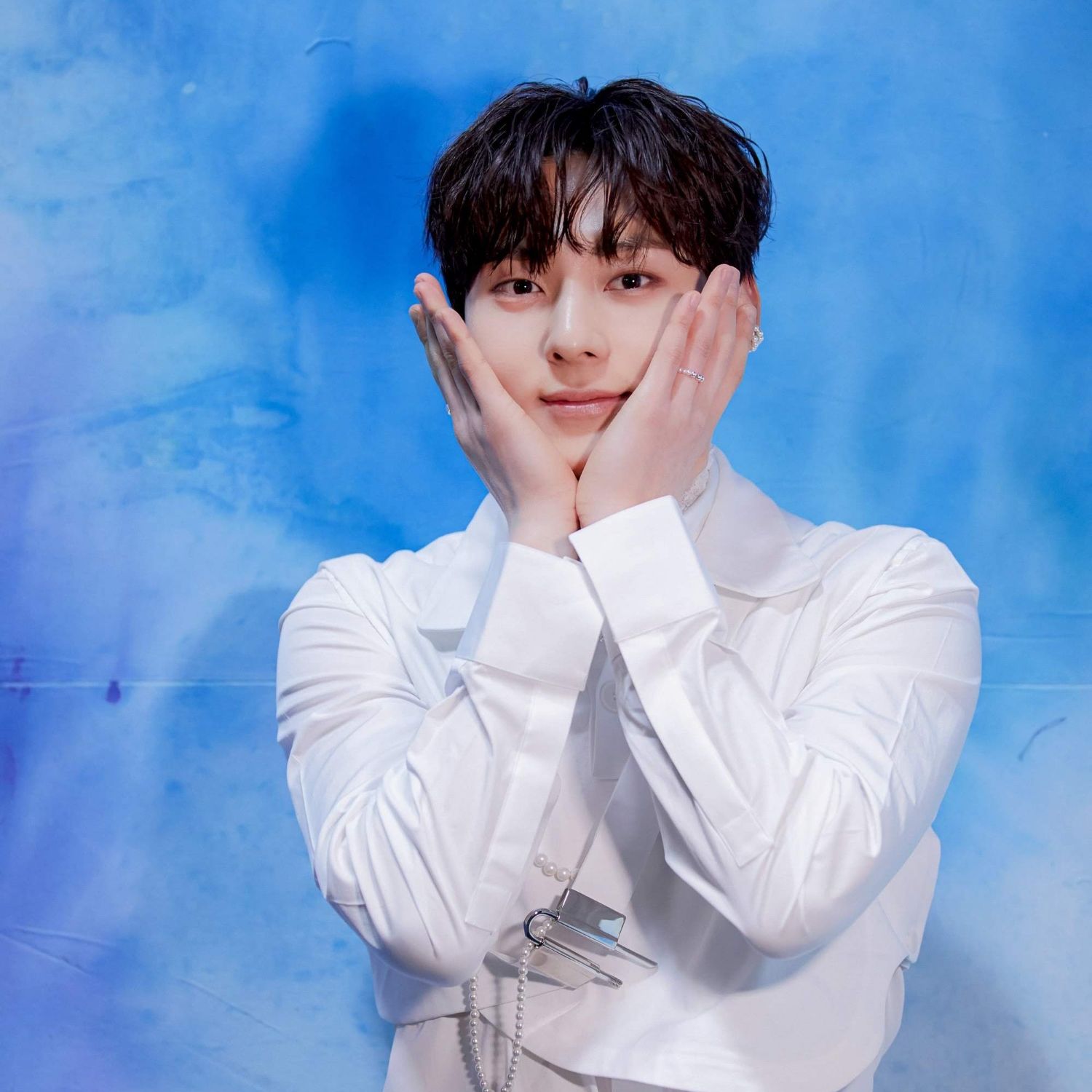 A moment captured by Hwang Minhyun's fan
