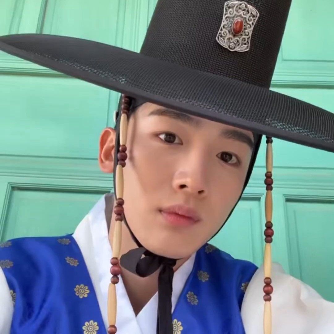 A moment captured by Kim Yohan (WEi)'s fan