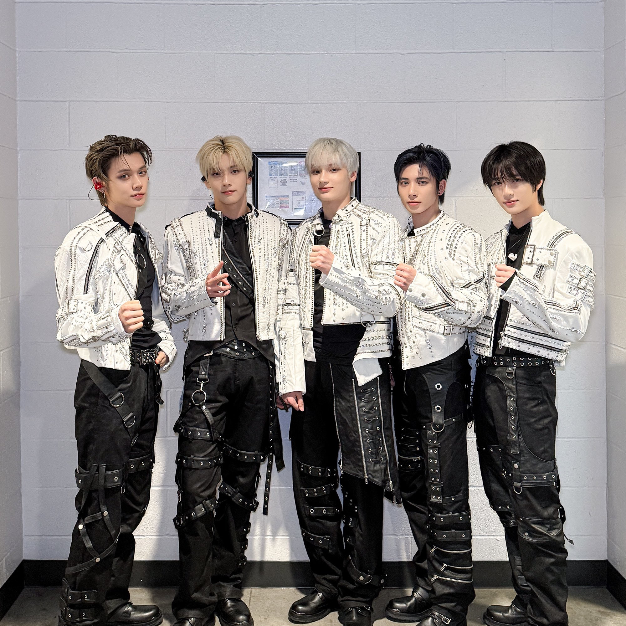 TOMORROW X TOGETHERの舞台裏ショット