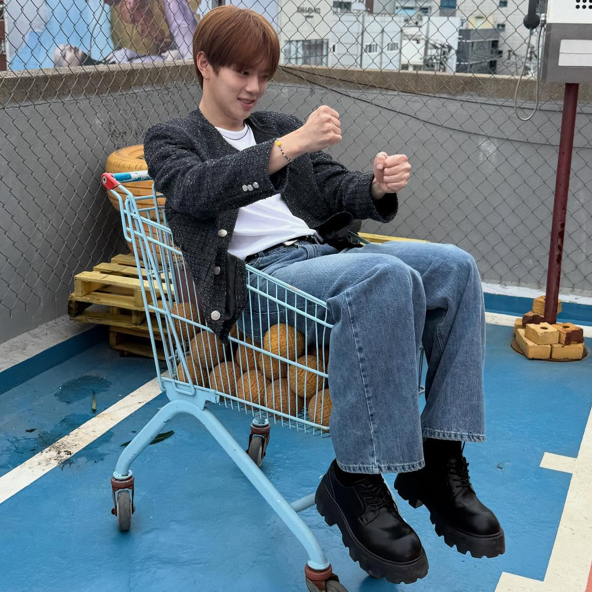 Recent activity shot of Kangmin (VERIVERY)