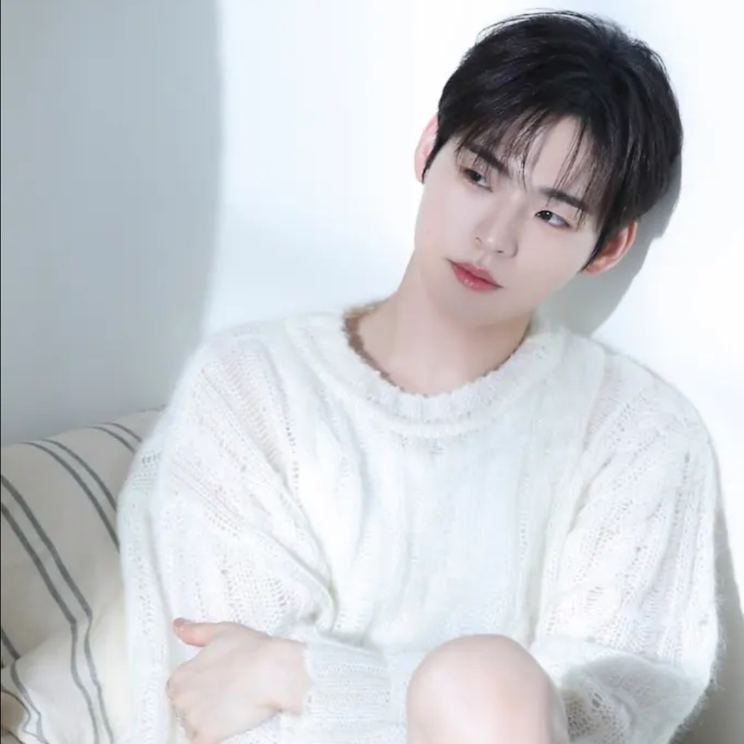 Latest photo of Hyojin (ONF)