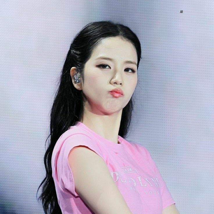Behind-the-scenes cut of Jisoo (BLACKPINK)