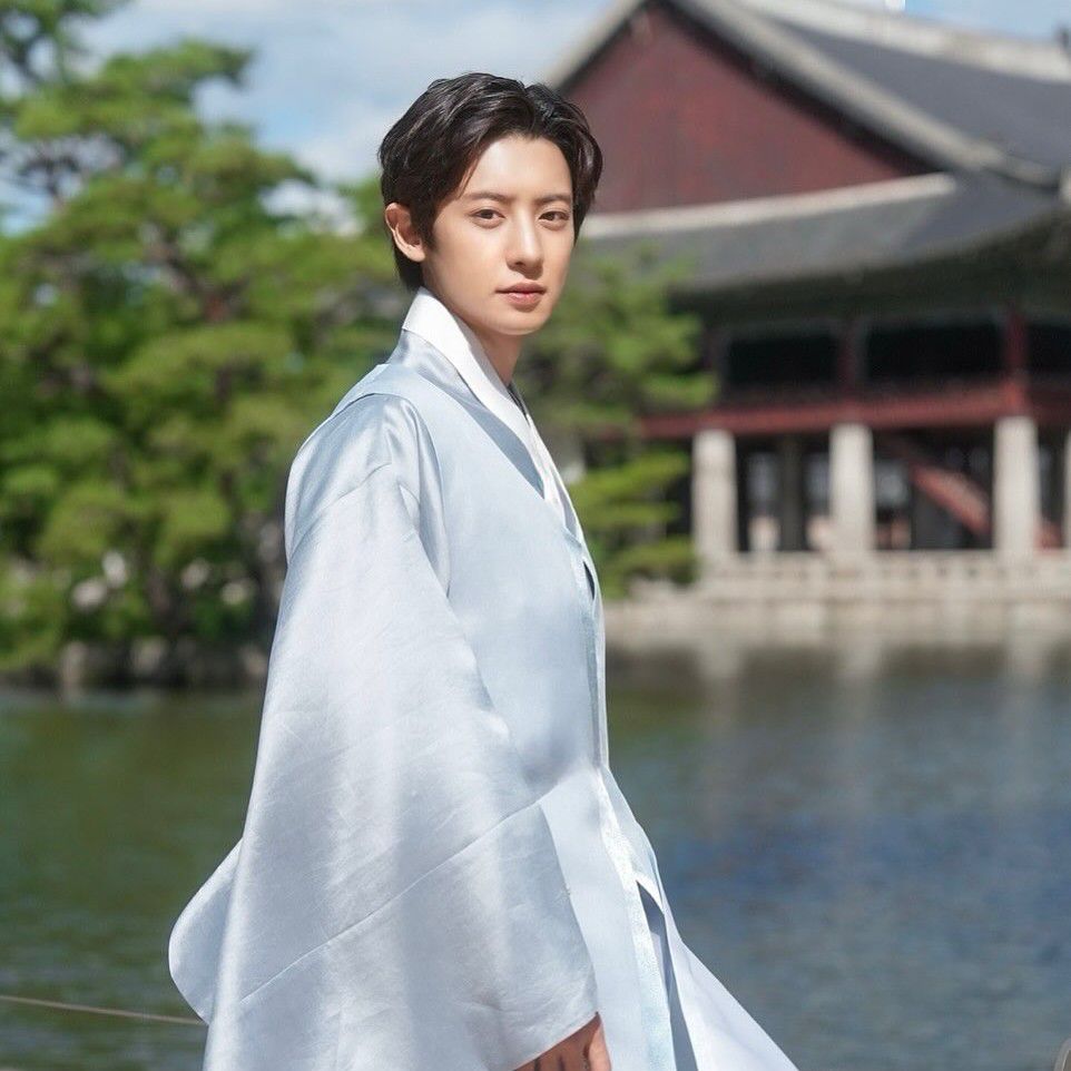 Recent activity shot of Chanyeol (EXO)