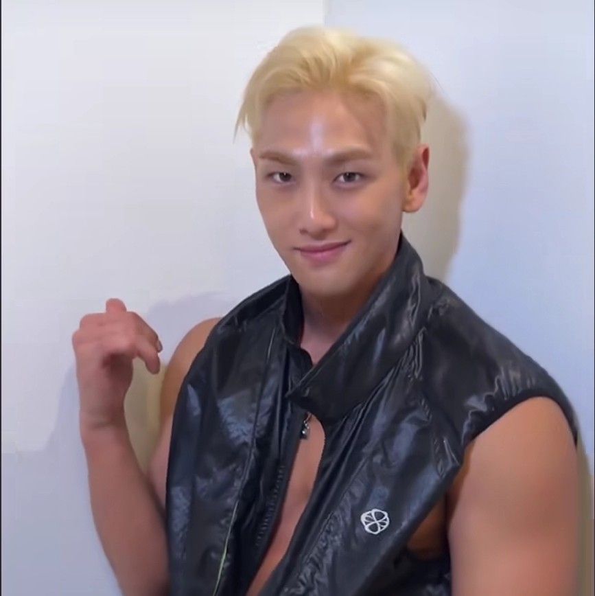 Behind-the-scenes cut of Baekho