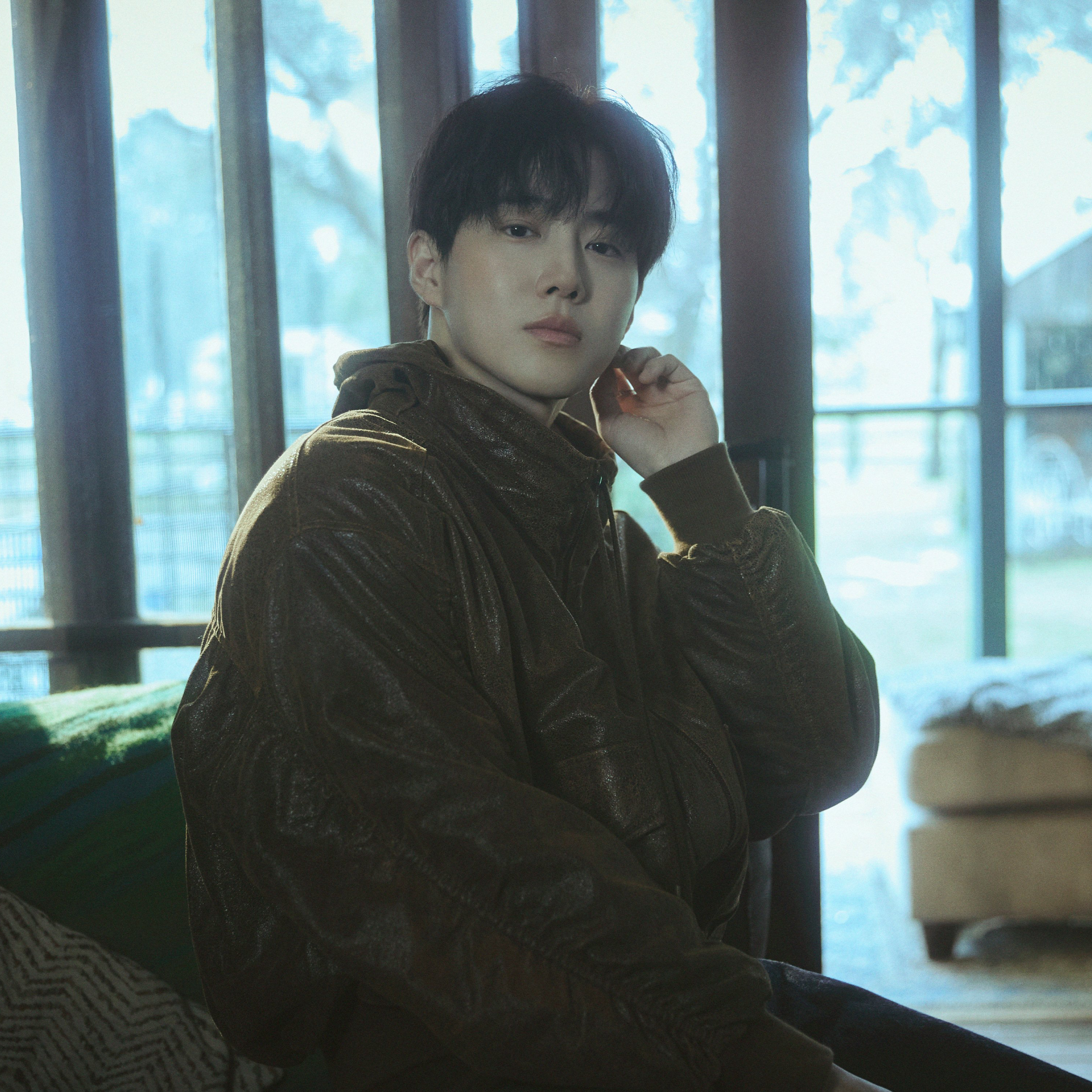 Behind-the-scenes cut of Suho (EXO)