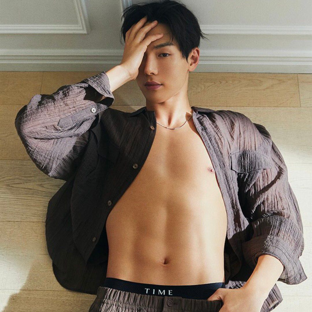 Recent activity shot of Shownu (MONSTA X)