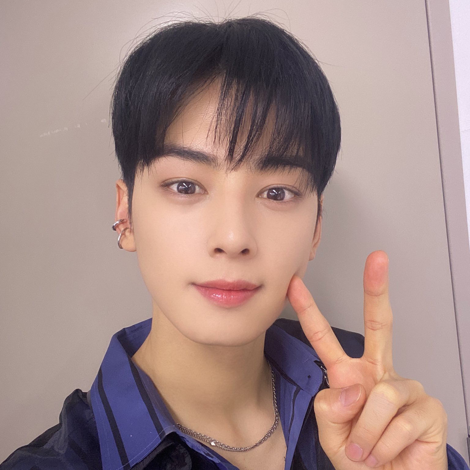 아스트로의 최신 사진