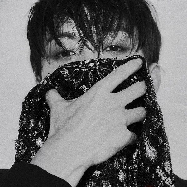 Signature photo of Eun Jiwon (SECHSKIES) capturing their charm