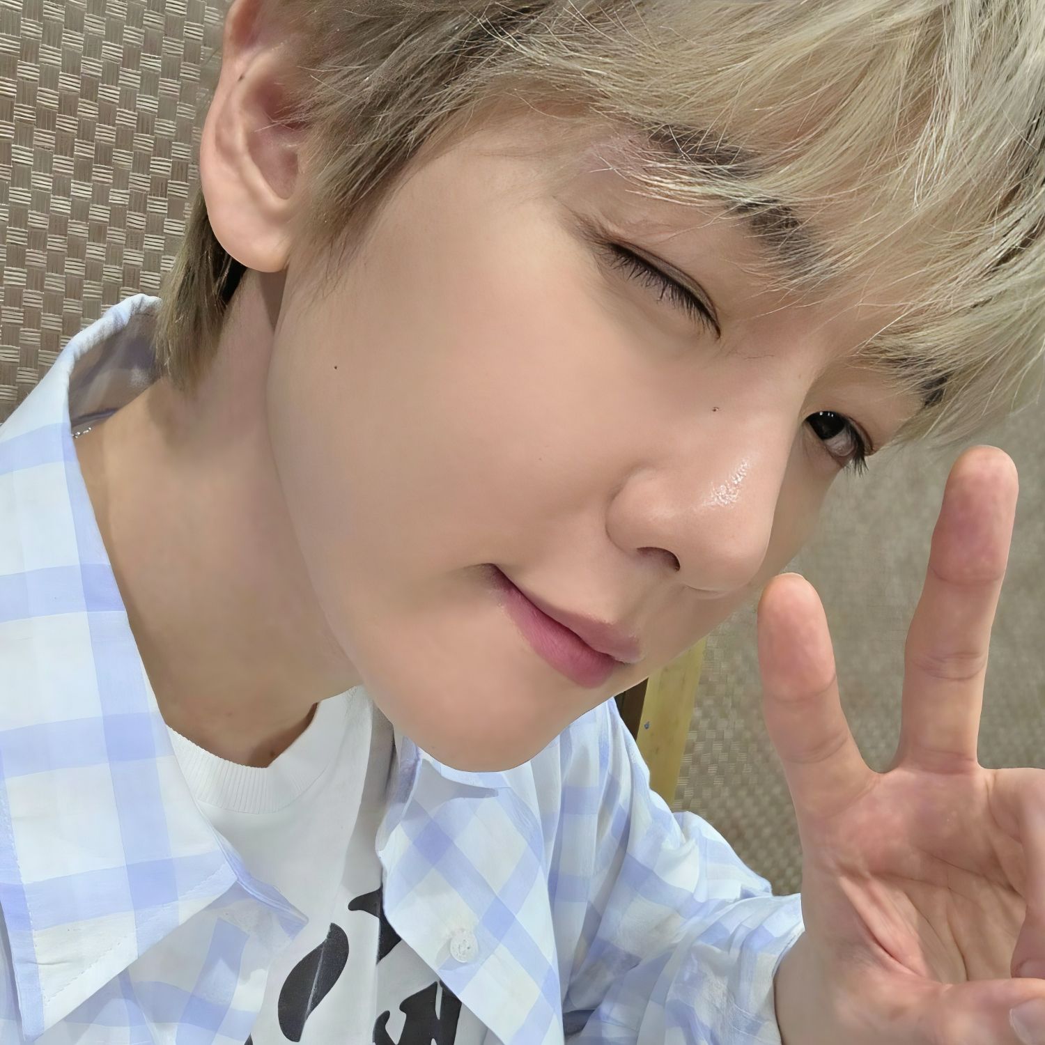 Recent activity shot of Baekhyun (EXO)