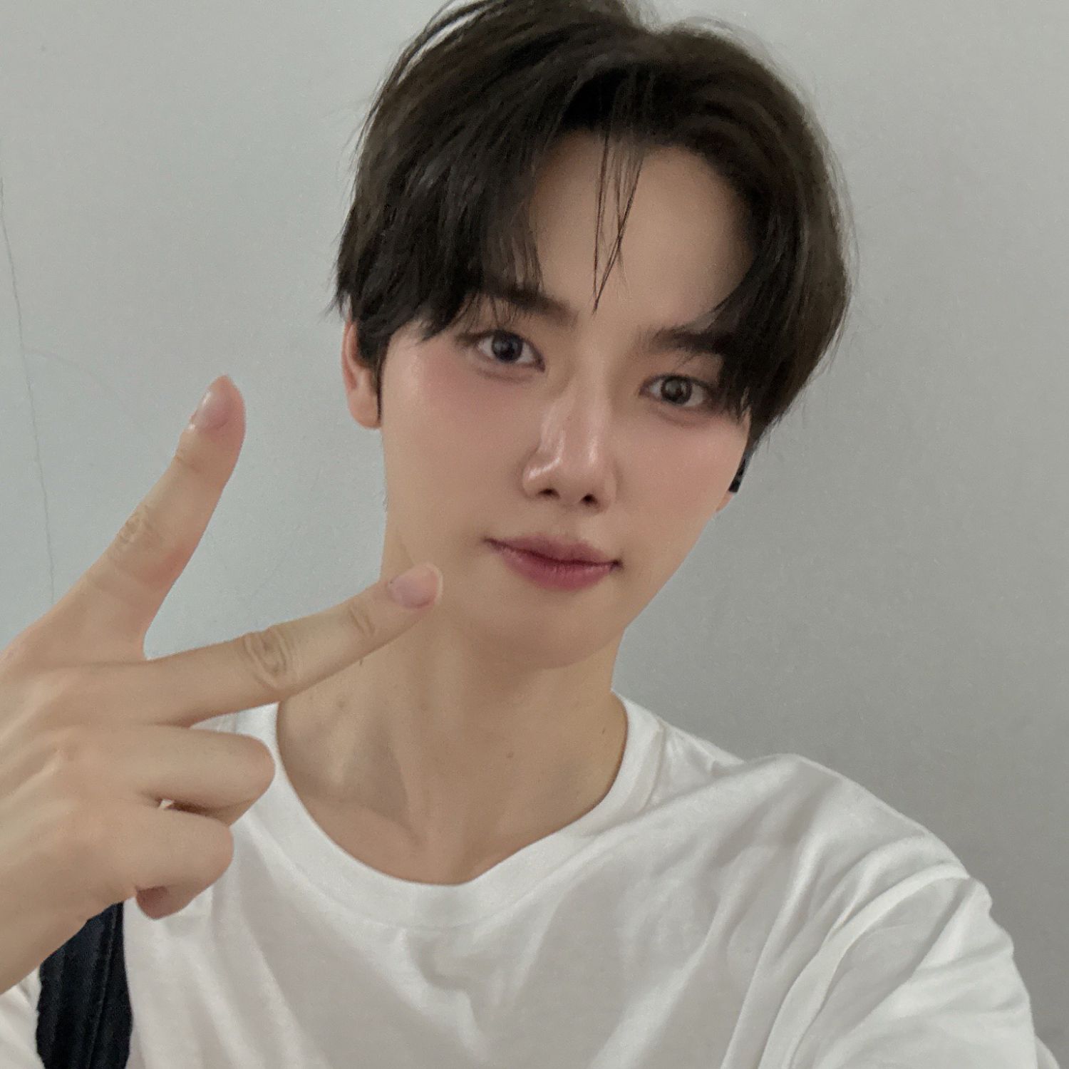Behind-the-scenes cut of Minhee (CRAVITY)