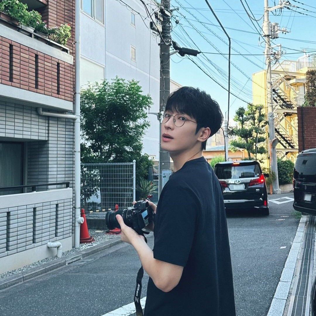 Momen yang diabadikan oleh penggemar Wonwoo (SEVENTEEN)