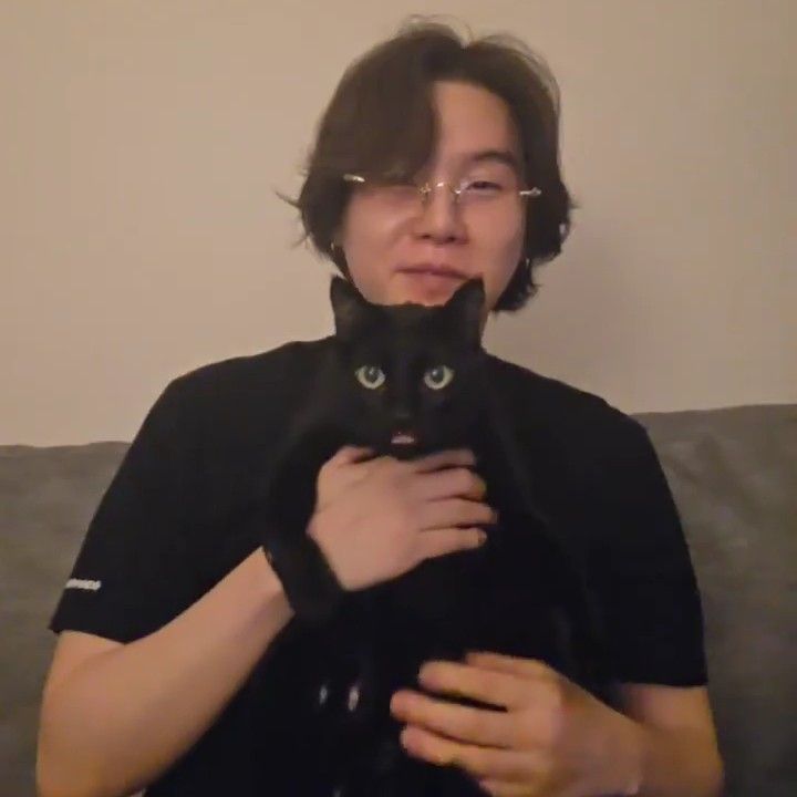 슈가 (방탄소년단)의 최신 사진