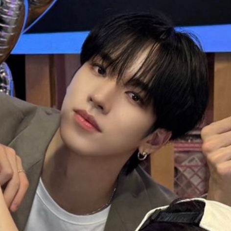 Behind-the-scenes cut of Hanjun (n.SSign)