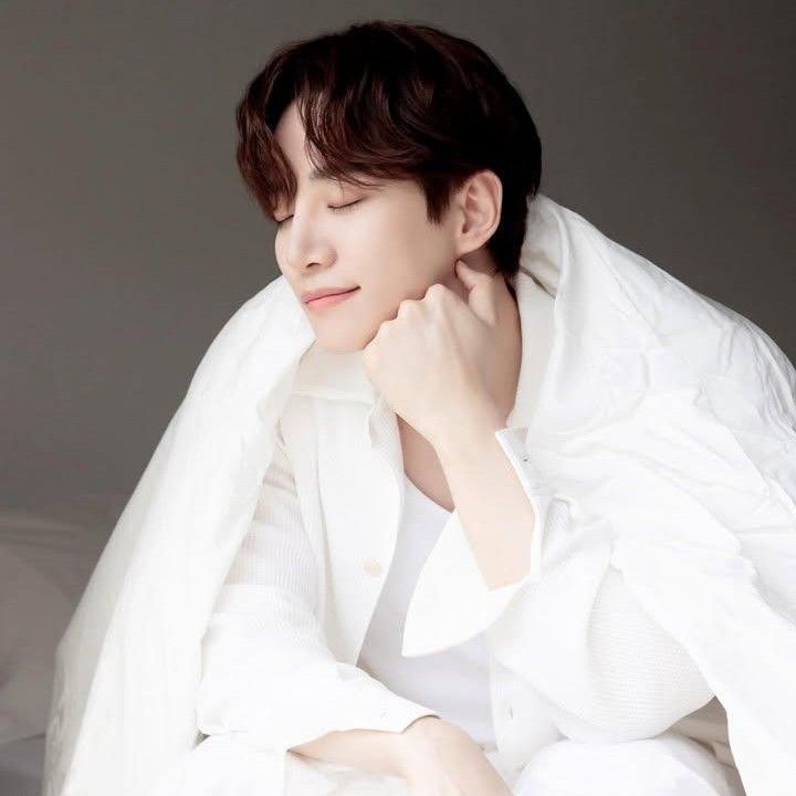 Behind-the-scenes cut of Junho (2PM)