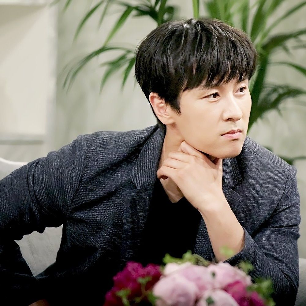 Latest photo of Kim Dongwan (SHINHWA)