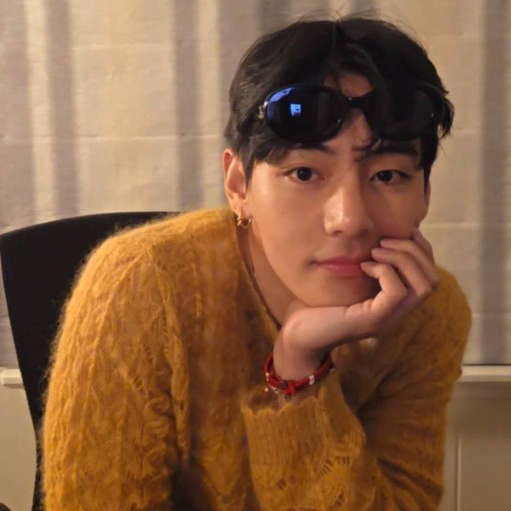 Latest photo of V (BTS)