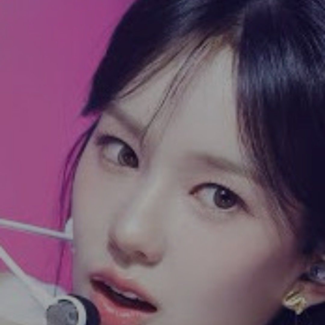 A moment captured by izna's fan