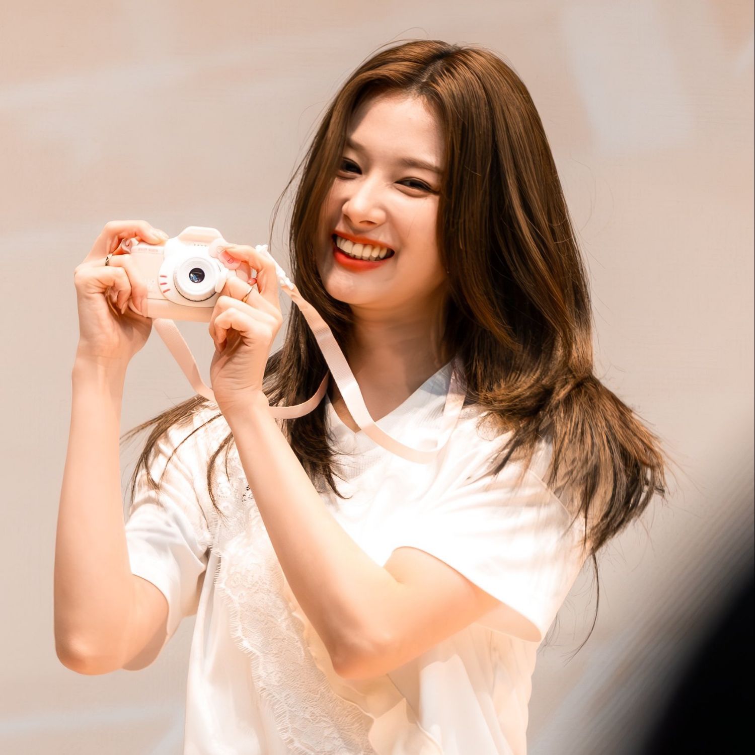 Foto aktivitas terbaru Sana (TWICE)