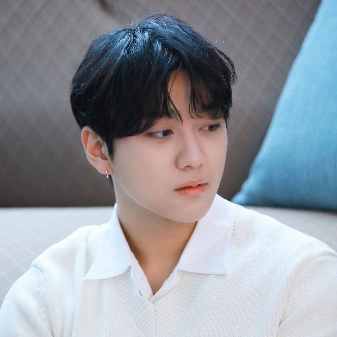Latest photo of Hong Joochan (GoldenChild)