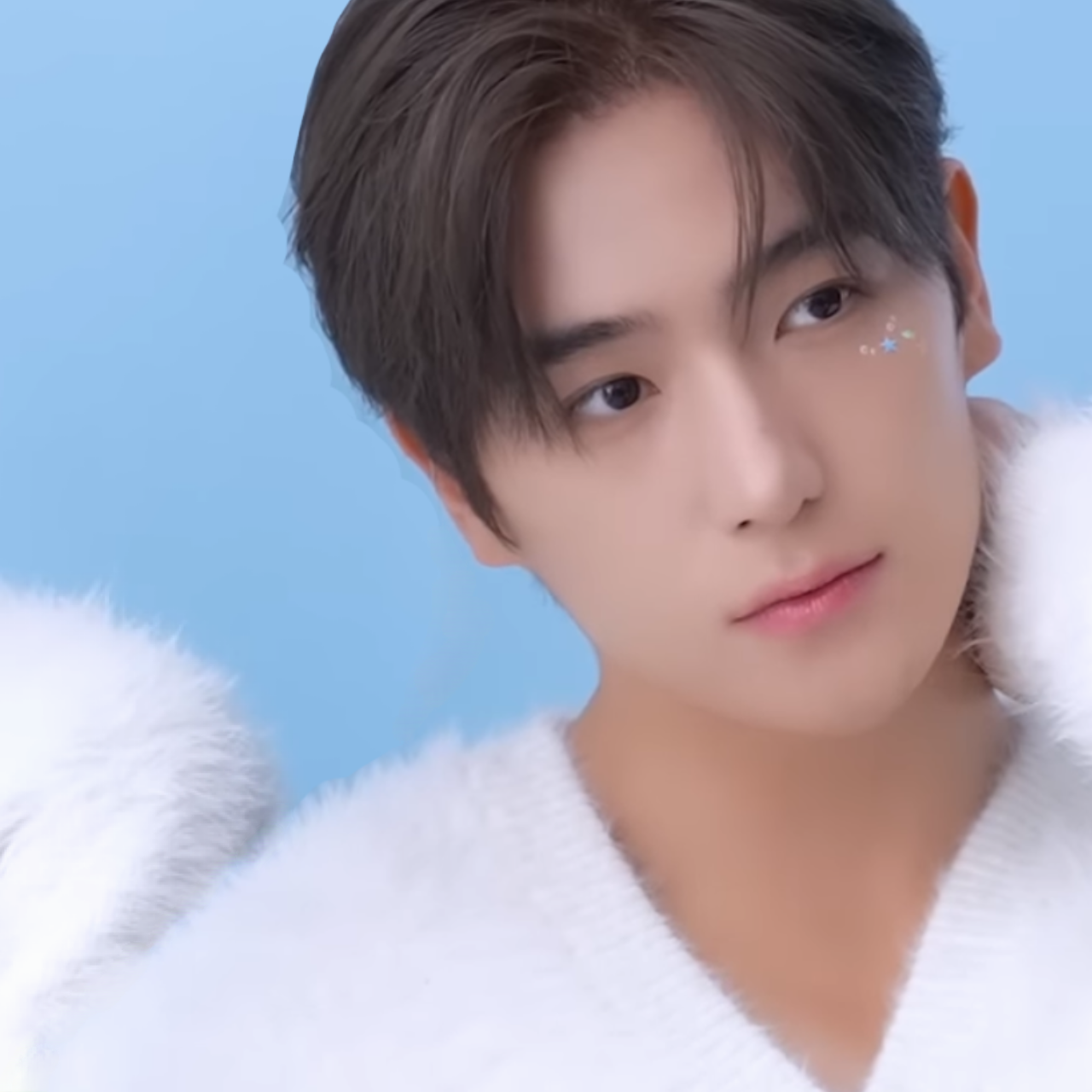 Latest photo of Hyunjae (THE BOYZ)