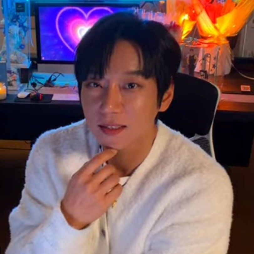 Momen yang diabadikan oleh penggemar Hwang Chiyeol