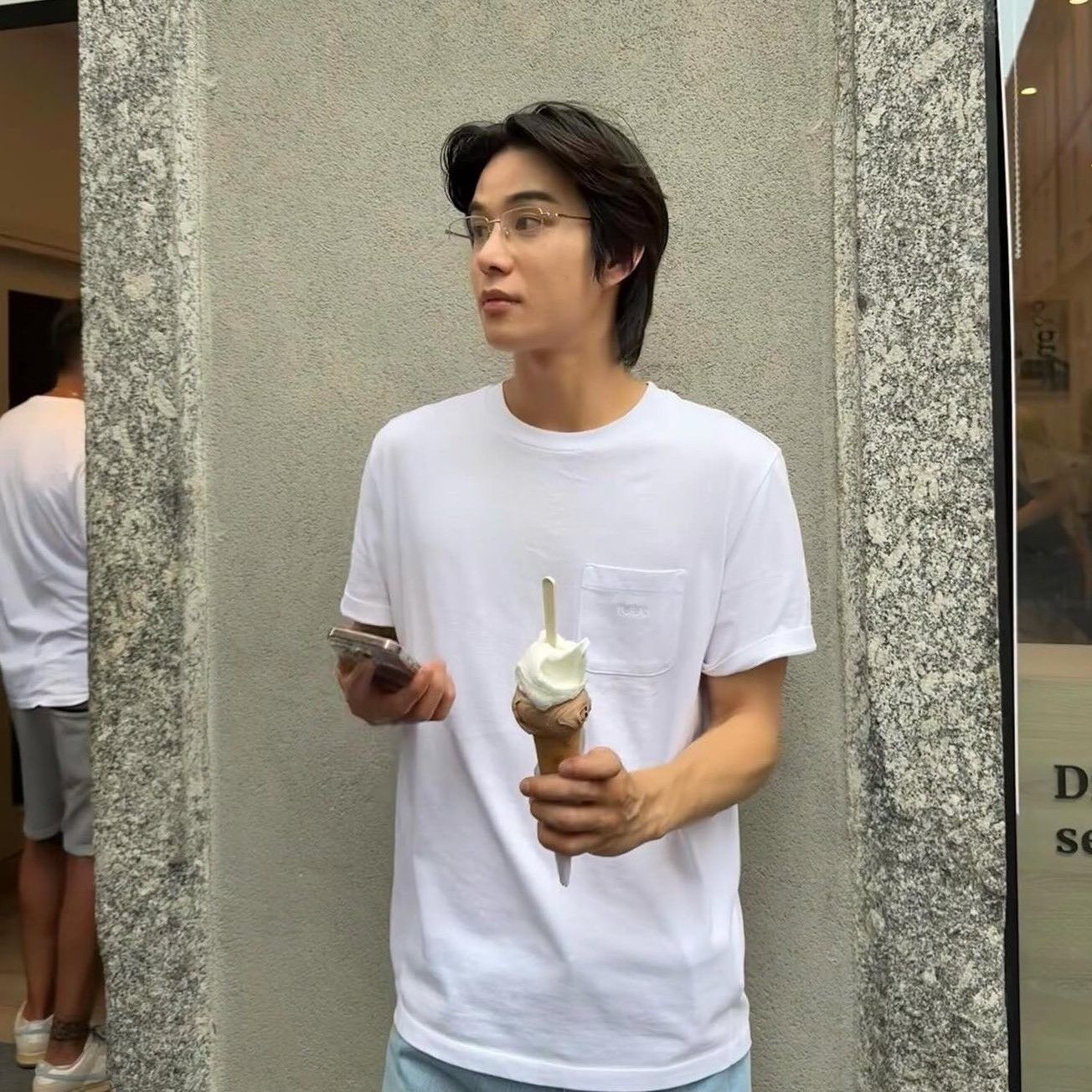 Foto aktivitas terbaru Jungwoo (NCT 127)