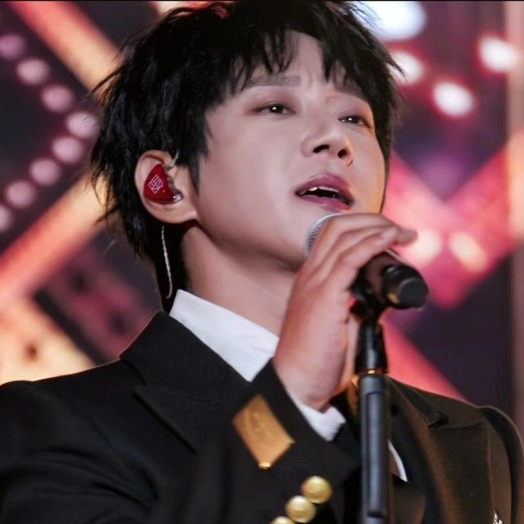 A moment captured by Hwang Chiyeol's fan