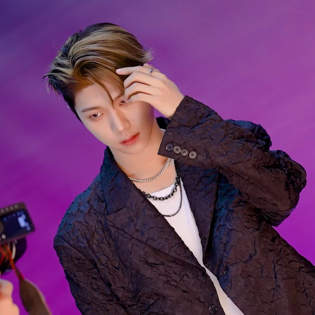 Behind-the-scenes cut of Hyunwoo (Xikers)