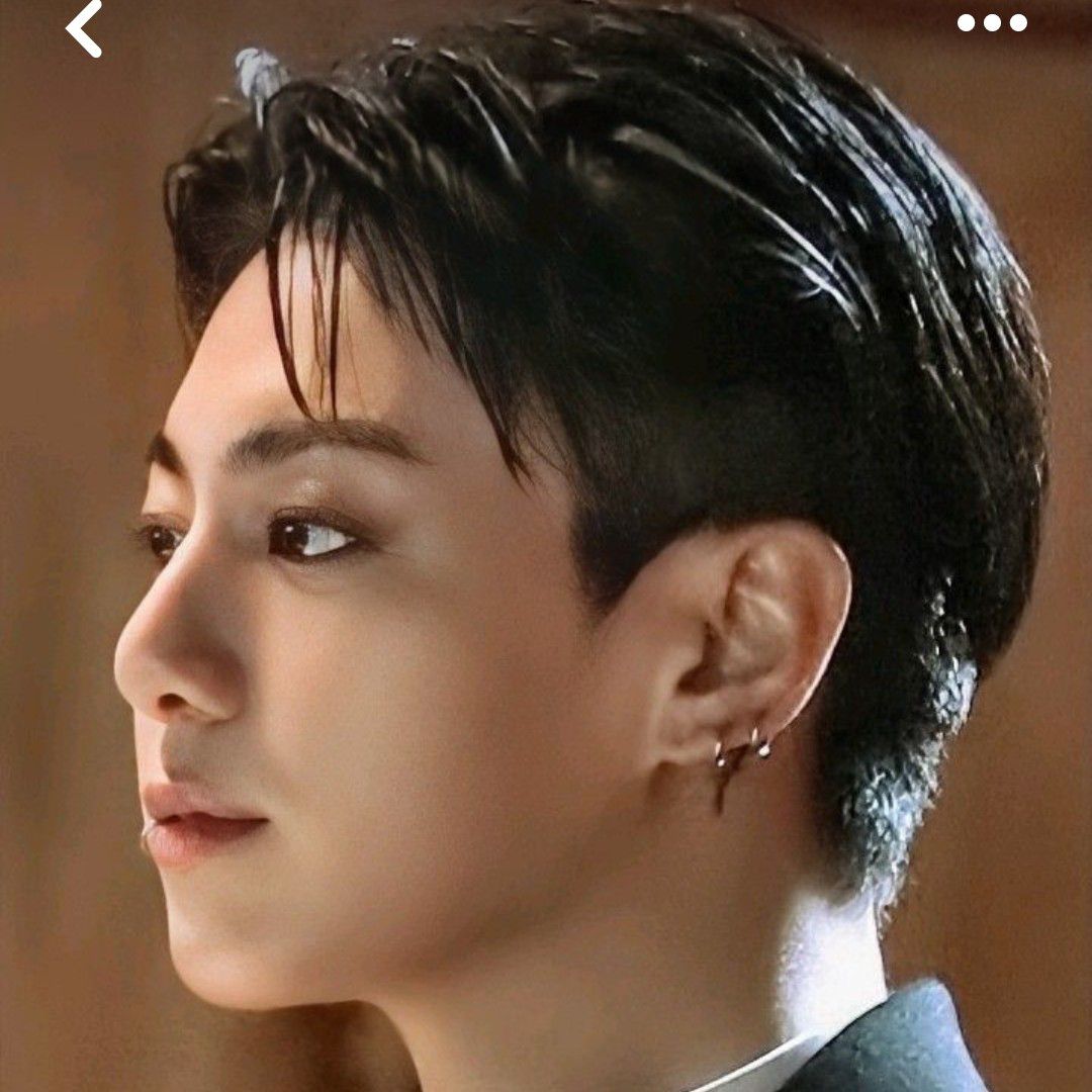 Foto aktivitas terbaru Jungkook (BTS)