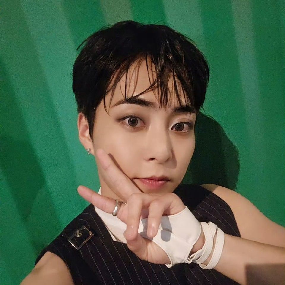 Foto aktivitas terbaru Xiumin (EXO)