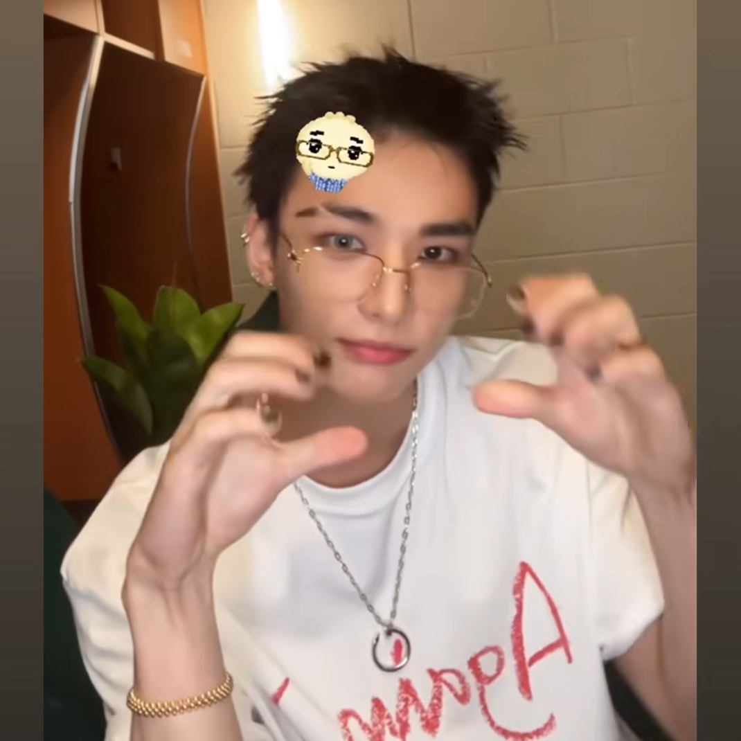Latest photo of Hyunjin (Stray Kids)