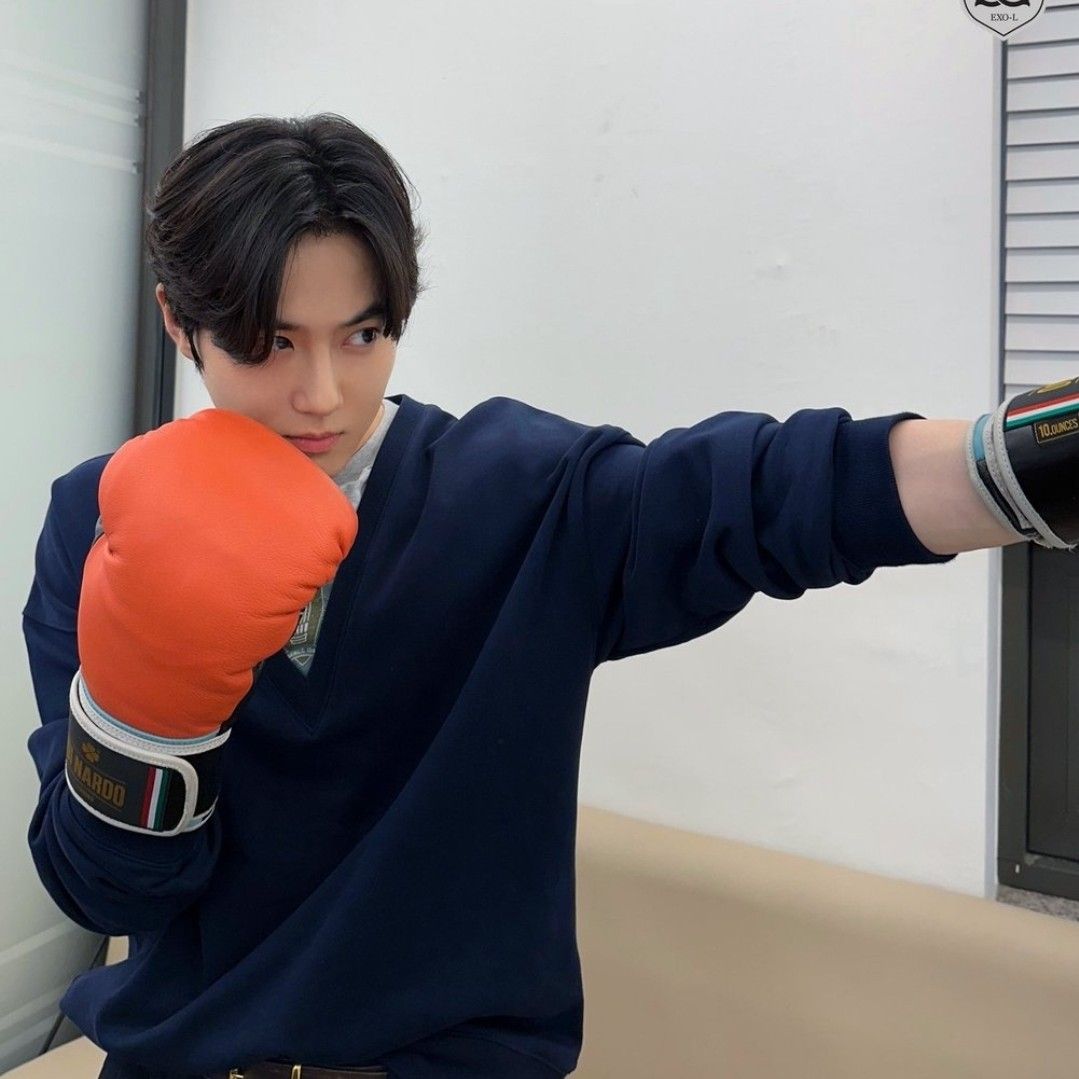 Behind-the-scenes cut of Suho (EXO)