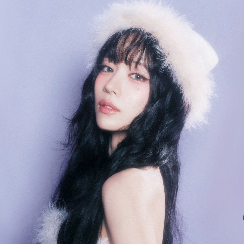 Behind-the-scenes cut of Lee Chaeyoung (fromis_9)