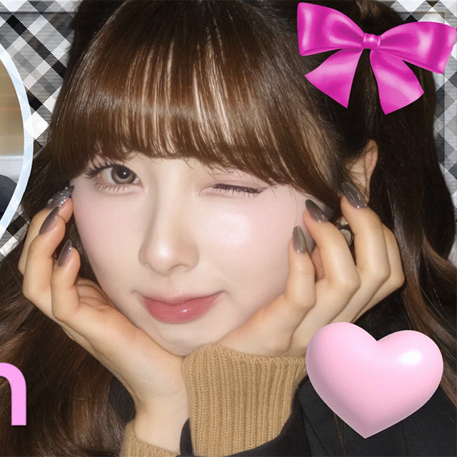 A moment captured by Miihi (NiziU)'s fan