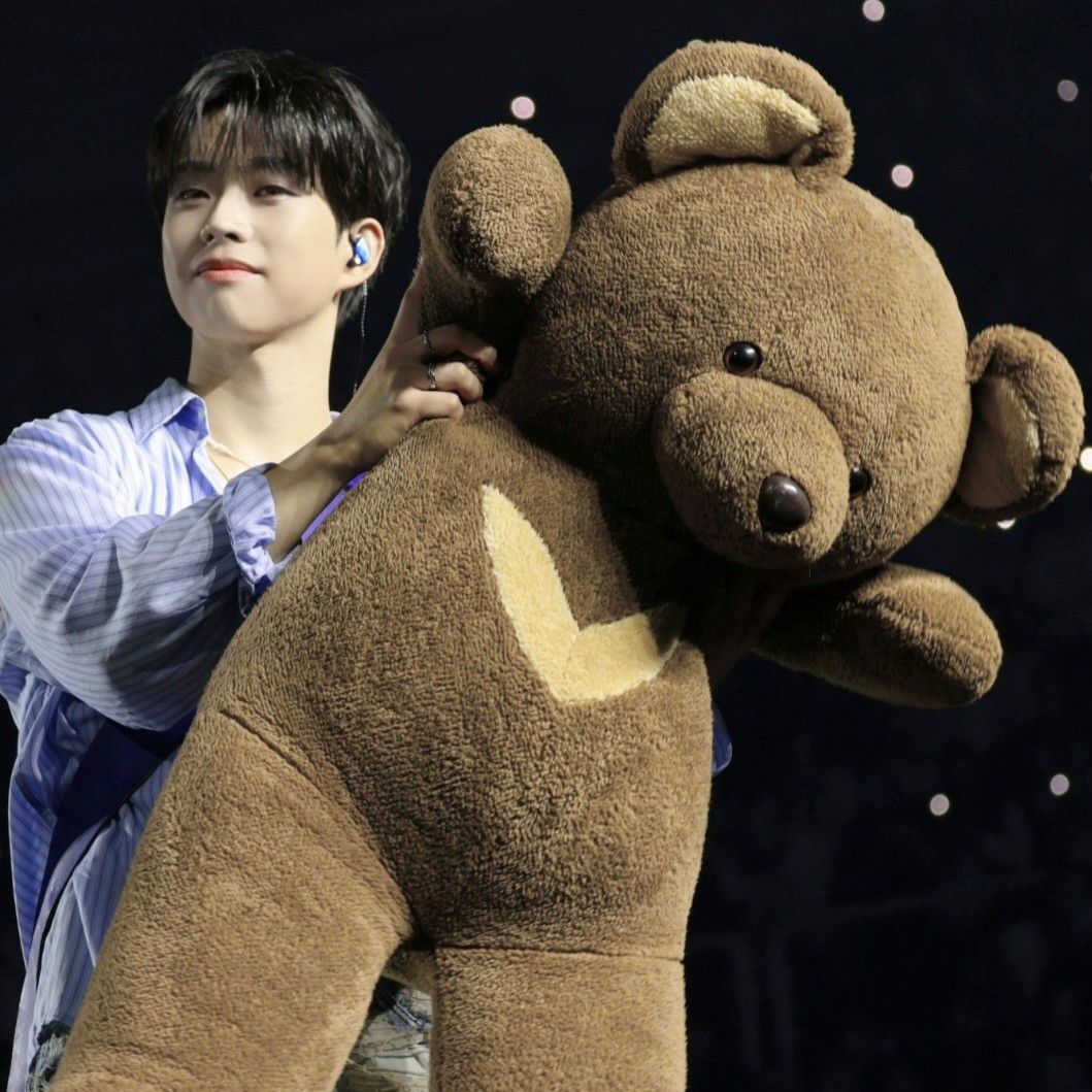 A moment captured by Choi Sangyeop (LUCY)'s fan