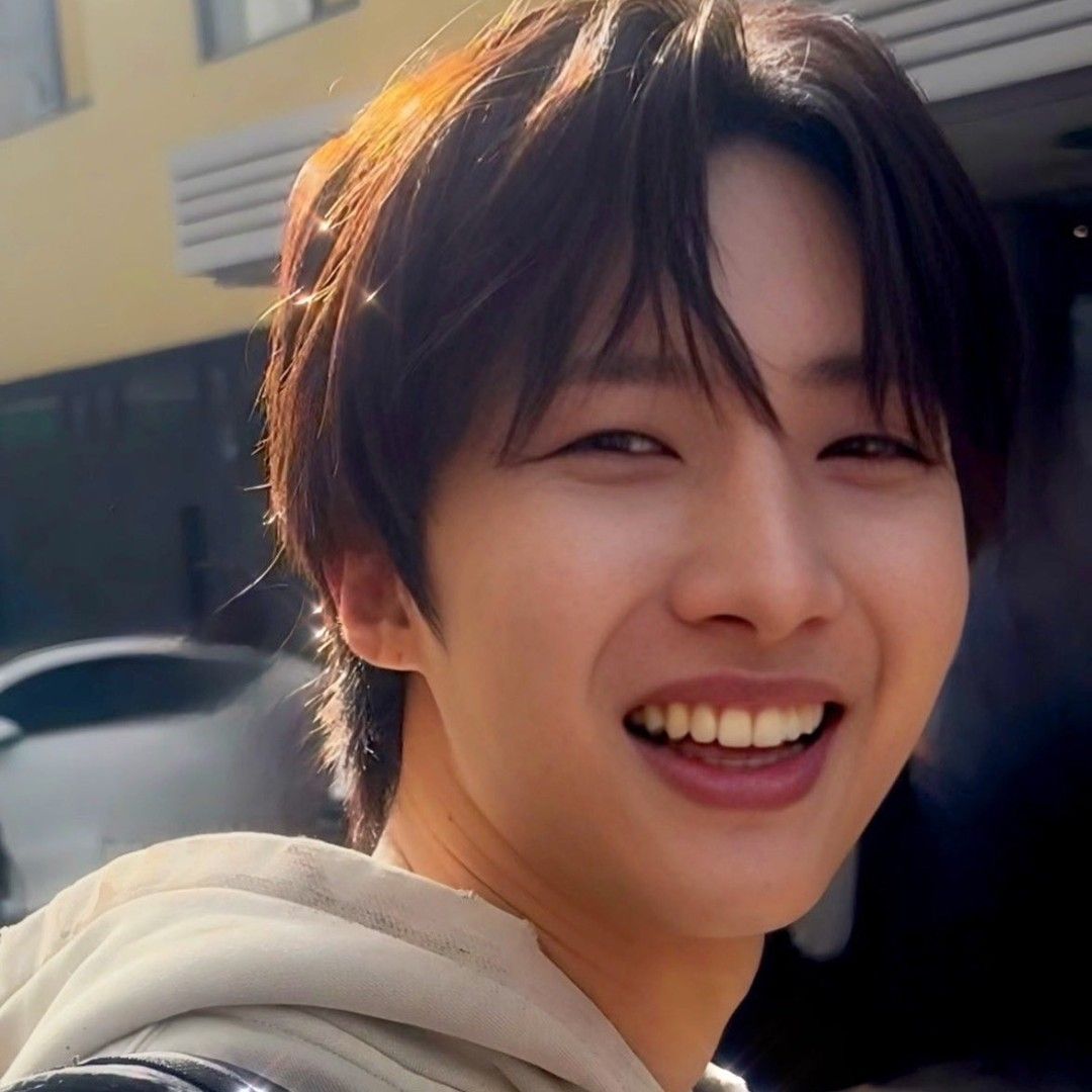 Recent activity shot of Hui (PENTAGON)