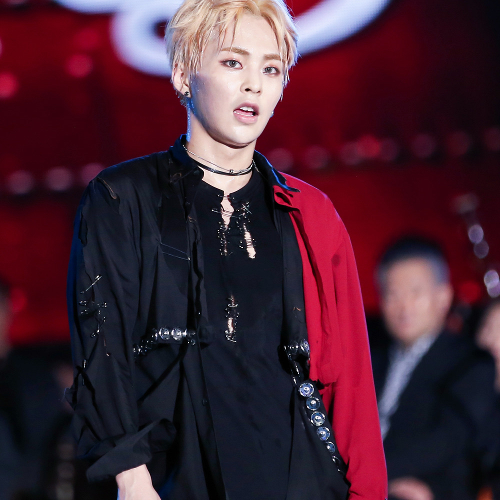 Behind-the-scenes cut of Xiumin (EXO)
