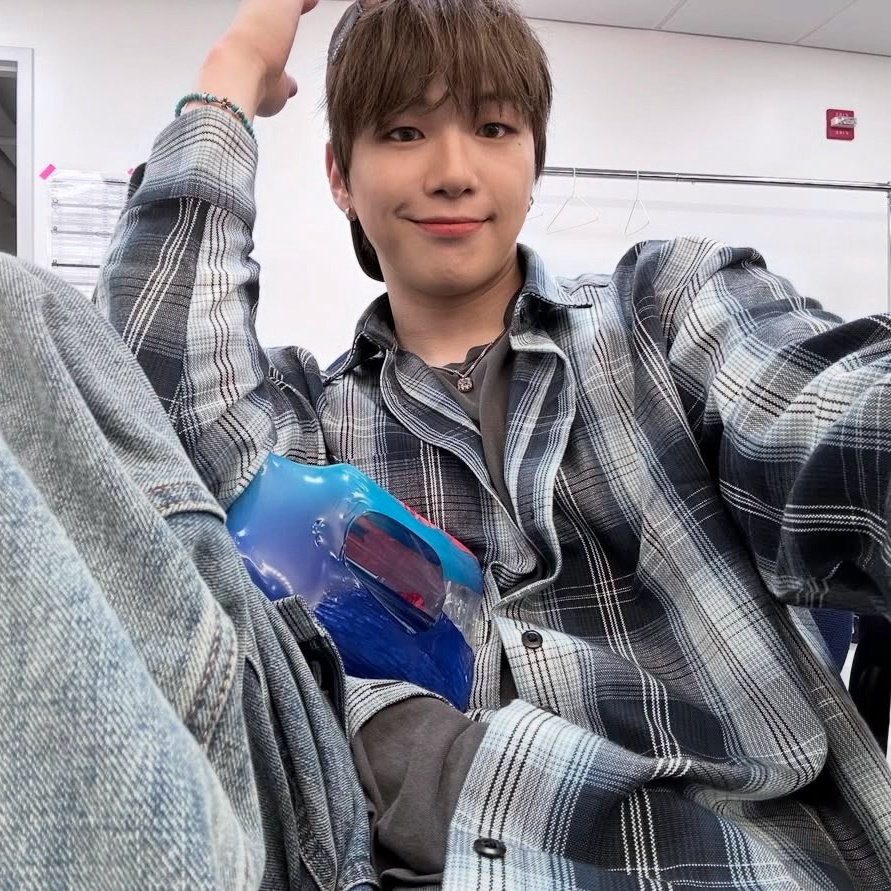 강다니엘의 비하인드 컷